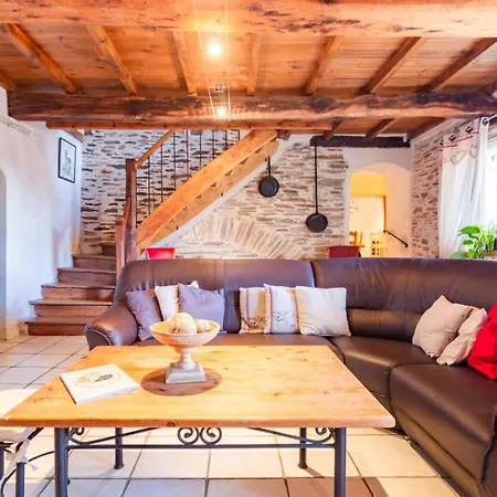 Dame Nature Nyaraló *